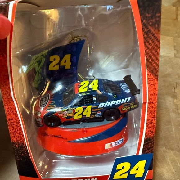 2008 Jeff Gordon #24 Race Car NASCAR Christmas Ornament New in Box - Picture 2 of 11